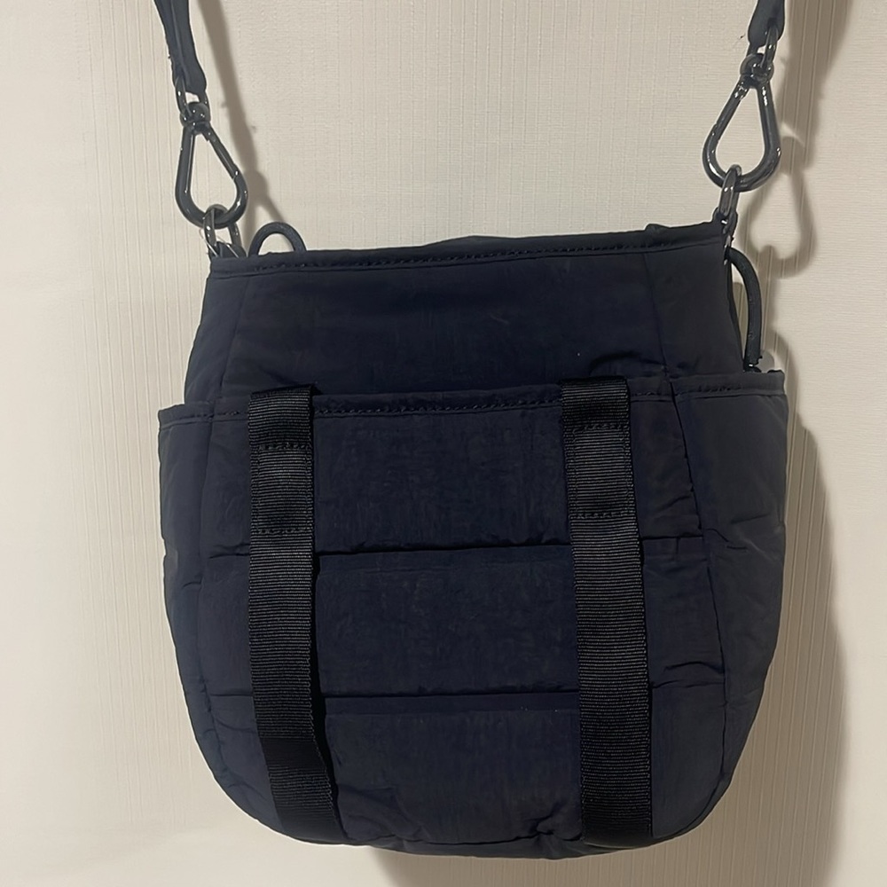 NWOT LULULEMON Dash All Day CrossBody Bucket Black Bag - Picture 8 of 17